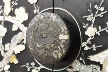 アジアンビンテージ　韓国　華やかな螺鈿(ラデン)細工が目を引く茶棚(飾り棚、違い棚、収納棚、戸棚、ヴィンテージ)(R-079919)