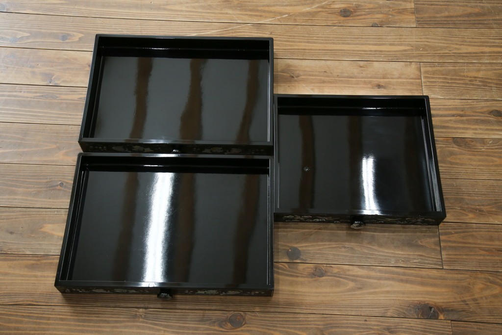 アジアンビンテージ　韓国　華やかな螺鈿(ラデン)細工が目を引く茶棚　(R-079919)