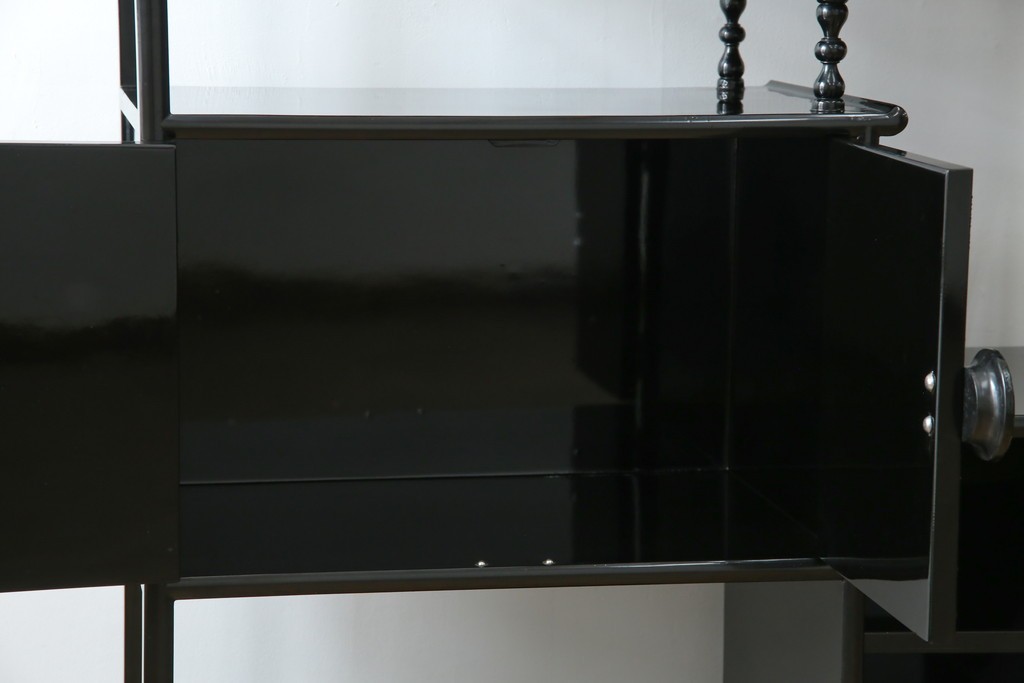 アジアンビンテージ　韓国　華やかな螺鈿(ラデン)細工が目を引く茶棚　(R-079919)