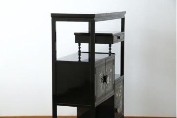 アジアンビンテージ　韓国　華やかな螺鈿(ラデン)細工が目を引く茶棚　(R-079919)