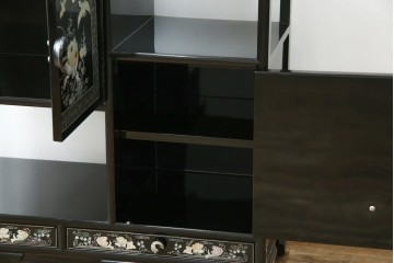 アジアンビンテージ　韓国　華やかな螺鈿(ラデン)細工が目を引く茶棚　(R-079919)