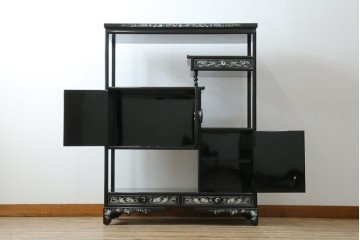 アジアンビンテージ　韓国　華やかな螺鈿(ラデン)細工が目を引く茶棚　(R-079919)