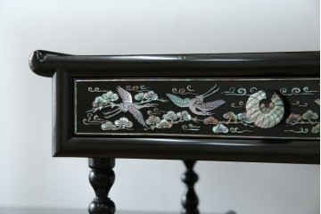 アジアンビンテージ　韓国　華やかな螺鈿(ラデン)細工が目を引く茶棚　(R-079919)