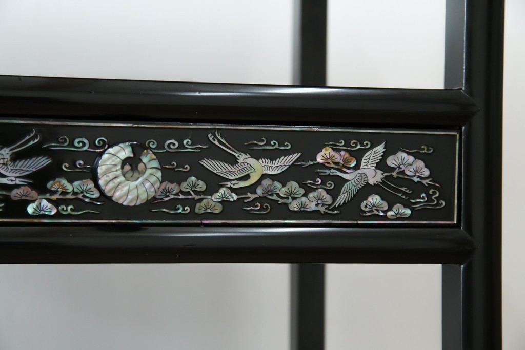 アジアンビンテージ　韓国　華やかな螺鈿(ラデン)細工が目を引く茶棚　(R-079919)