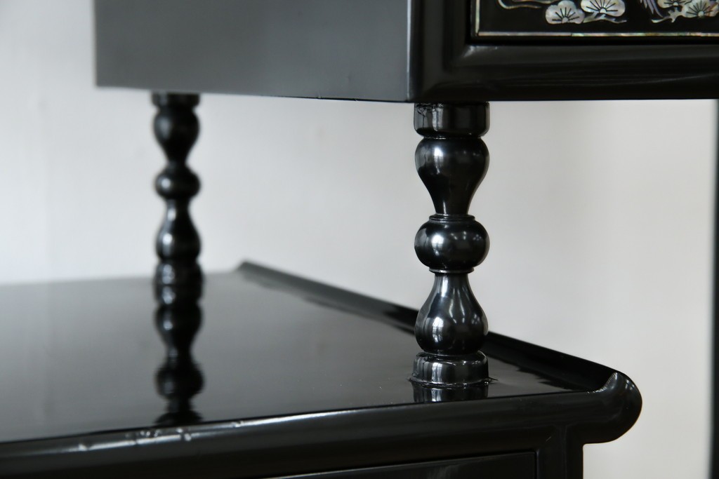 アジアンビンテージ　韓国　華やかな螺鈿(ラデン)細工が目を引く茶棚　(R-079919)