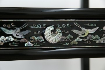 アジアンビンテージ　韓国　華やかな螺鈿(ラデン)細工が目を引く茶棚　(R-079919)