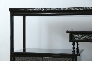 アジアンビンテージ　韓国　華やかな螺鈿(ラデン)細工が目を引く茶棚　(R-079919)