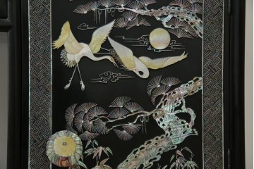 アジアンビンテージ　韓国　華やかな螺鈿(ラデン)細工が目を引く茶棚　(R-079919)