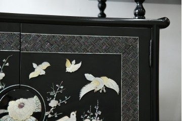 アジアンビンテージ　韓国　華やかな螺鈿(ラデン)細工が目を引く茶棚　(R-079919)