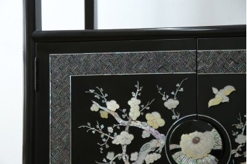 アジアンビンテージ　韓国　華やかな螺鈿(ラデン)細工が目を引く茶棚　(R-079919)