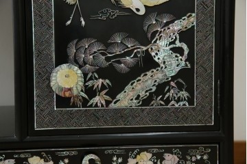 アジアンビンテージ　韓国　華やかな螺鈿(ラデン)細工が目を引く茶棚　(R-079919)