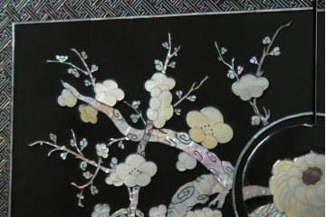 アジアンビンテージ　韓国　華やかな螺鈿(ラデン)細工が目を引く茶棚　(R-079919)