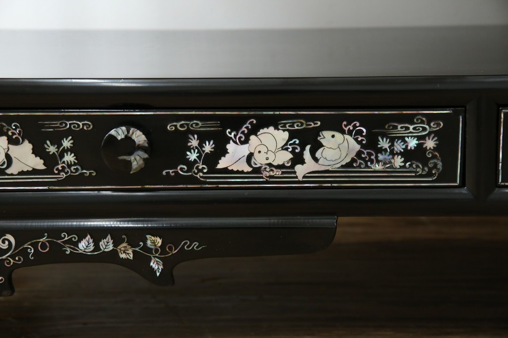 アジアンビンテージ　韓国　華やかな螺鈿(ラデン)細工が目を引く茶棚　(R-079919)