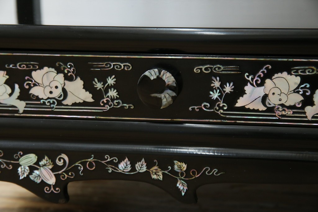 アジアンビンテージ　韓国　華やかな螺鈿(ラデン)細工が目を引く茶棚　(R-079919)