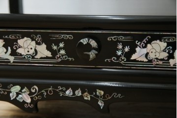 アジアンビンテージ　韓国　華やかな螺鈿(ラデン)細工が目を引く茶棚　(R-079919)