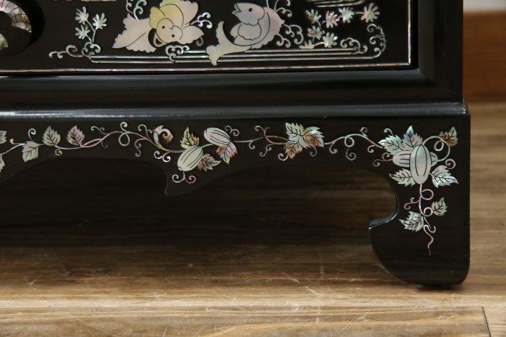 アジアンビンテージ　韓国　華やかな螺鈿(ラデン)細工が目を引く茶棚　(R-079919)