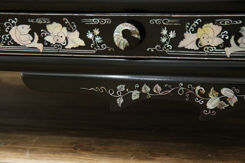 アジアンビンテージ　韓国　華やかな螺鈿(ラデン)細工が目を引く茶棚　(R-079919)