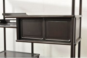 和製ビンテージ　上手物!!　紫檀(シタン)材　控え目な装飾が上品さを醸し出す漆塗りの飾り棚(茶棚、違い棚、収納棚、戸棚、ヴィンテージ)(R-079920)