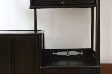 和製ビンテージ　上手物!!　紫檀(シタン)材　控え目な装飾が上品さを醸し出す漆塗りの飾り棚(茶棚、違い棚、収納棚、戸棚、ヴィンテージ)(R-079920)