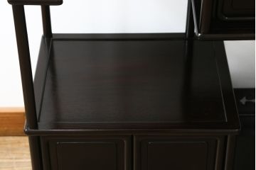 和製ビンテージ　上手物!!　紫檀(シタン)材　控え目な装飾が上品さを醸し出す漆塗りの飾り棚(茶棚、違い棚、収納棚、戸棚、ヴィンテージ)(R-079920)