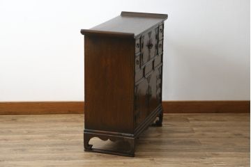 アジアンビンテージ　お部屋に個性をプラスしてくれる李朝デザインの小振りなサイドキャビネット(李朝箪笥、李朝タンス、小物収納、収納棚、戸棚、飾り棚、ヴィンテージ)(R-079921)