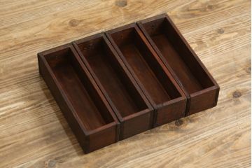 アジアンビンテージ　お部屋に個性をプラスしてくれる李朝デザインの小振りなサイドキャビネット(李朝箪笥、李朝タンス、小物収納、収納棚、戸棚、飾り棚、ヴィンテージ)(R-079921)