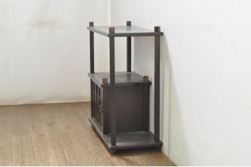和製ビンテージ　和モダンのお部屋に映える格子扉付きの小さな飾り棚(茶棚、違い棚、収納棚、戸棚、ヴィンテージ)(R-079922)