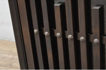 和製ビンテージ　和モダンのお部屋に映える格子扉付きの小さな飾り棚(茶棚、違い棚、収納棚、戸棚、ヴィンテージ)(R-079922)