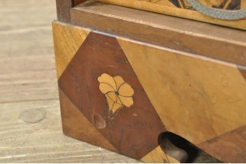 和製アンティーク　激レア　希少!!　戦前　時代物　置いてあるだけで絵になる箱根細工の人形棚(飾り棚、箱根寄木細工、茶棚、茶箪笥、収納棚、戸棚)(R-079924)