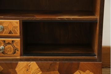 和製アンティーク　激レア　希少!!　戦前　時代物　置いてあるだけで絵になる箱根細工の人形棚(飾り棚、箱根寄木細工、茶棚、茶箪笥、収納棚、戸棚)(R-079924)