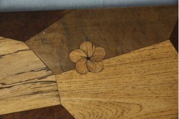 和製アンティーク　激レア　希少!!　戦前　時代物　置いてあるだけで絵になる箱根細工の人形棚(飾り棚、箱根寄木細工、茶棚、茶箪笥、収納棚、戸棚)(R-079924)