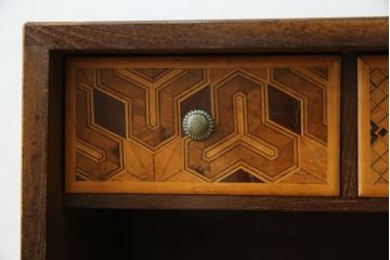 和製アンティーク　激レア　希少!!　戦前　時代物　置いてあるだけで絵になる箱根細工の人形棚(飾り棚、箱根寄木細工、茶棚、茶箪笥、収納棚、戸棚)(R-079924)