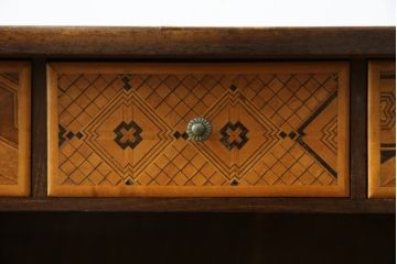 和製アンティーク　激レア　希少!!　戦前　時代物　置いてあるだけで絵になる箱根細工の人形棚(飾り棚、箱根寄木細工、茶棚、茶箪笥、収納棚、戸棚)(R-079924)