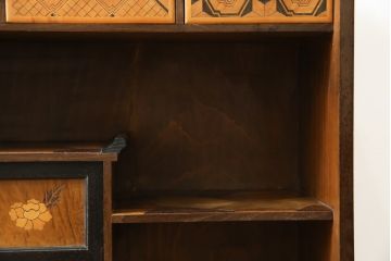 和製アンティーク　激レア　希少!!　戦前　時代物　置いてあるだけで絵になる箱根細工の人形棚(飾り棚、箱根寄木細工、茶棚、茶箪笥、収納棚、戸棚)(R-079924)
