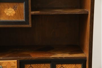 和製アンティーク　激レア　希少!!　戦前　時代物　置いてあるだけで絵になる箱根細工の人形棚(飾り棚、箱根寄木細工、茶棚、茶箪笥、収納棚、戸棚)(R-079924)