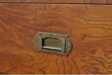 和製アンティーク　高級品!!　新潟産　前面欅(ケヤキ)材　玉杢　黒柿材　漆塗り　表情豊かな木材の魅力をふんだんに味わえる和箪笥(衣装タンス、整理箪笥、収納箪笥、観音箪笥、時代箪笥、引き出し、チェスト)(R-079925)