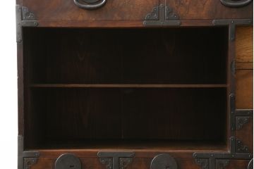 和製アンティーク　明治大正期　前面欅(ケヤキ)材　玉杢　美しい杢目と重厚な金具が魅力的な新潟帳場箪笥(和たんす、収納タンス、整理箪笥、時代箪笥、引き出し、戸棚、収納棚)(R-079926)