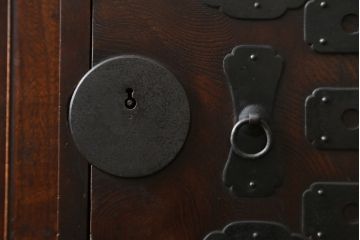 和製アンティーク　明治大正期　前面欅(ケヤキ)材　玉杢　美しい杢目と重厚な金具が魅力的な新潟帳場箪笥(和たんす、収納タンス、整理箪笥、時代箪笥、引き出し、戸棚、収納棚)(R-079926)