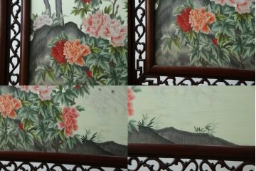 アジアンビンテージ　中国古玩　特大!!　高級品　花梨(カリン)材　緻密な双龍の透かし彫刻入り　両面ガラス　木蓮(モクレン)　牡丹に孔雀図　鮮やかな刺繍絵をあしらった衝立て(衝い立て、パーテーション、つい立て、間仕切り、ディスプレイ、ヴィンテージ)(R-079930)
