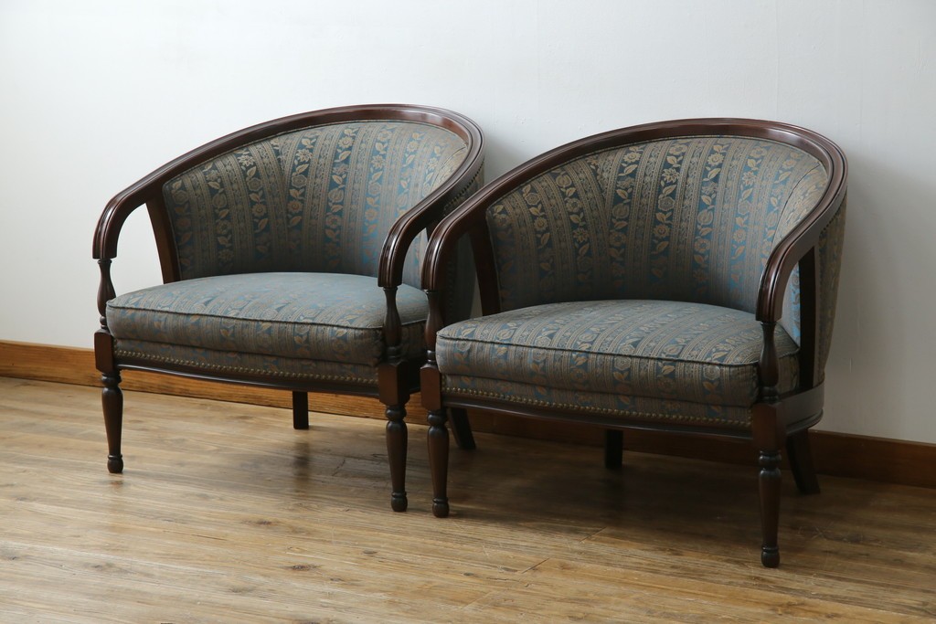 中古　maruni(マルニ木工)　KENT-COURT(ケントコート)　随所に施された上品な意匠が魅力的な1Pソファ2脚セット　定価2脚で約44万円　(R-079932)