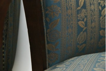 中古　maruni(マルニ木工)　KENT-COURT(ケントコート)　随所に施された上品な意匠が魅力的な1Pソファ2脚セット　定価2脚で約44万円　(R-079932)