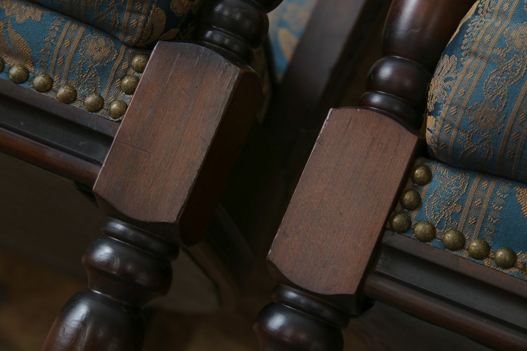 中古　maruni(マルニ木工)　KENT-COURT(ケントコート)　随所に施された上品な意匠が魅力的な1Pソファ2脚セット　定価2脚で約44万円　(R-079932)