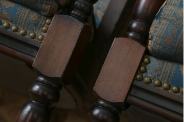 中古　maruni(マルニ木工)　KENT-COURT(ケントコート)　随所に施された上品な意匠が魅力的な1Pソファ2脚セット　定価2脚で約44万円　(R-079932)