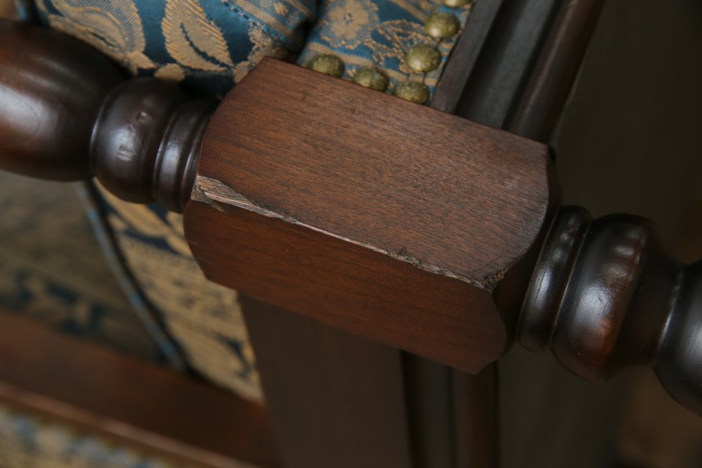 中古　maruni(マルニ木工)　KENT-COURT(ケントコート)　随所に施された上品な意匠が魅力的な1Pソファ2脚セット　定価2脚で約44万円　(R-079932)