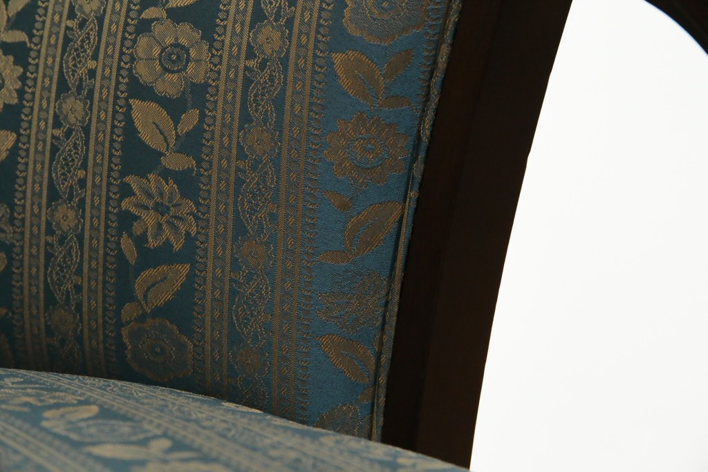 中古　maruni(マルニ木工)　KENT-COURT(ケントコート)　随所に施された上品な意匠が魅力的な1Pソファ2脚セット　定価2脚で約44万円　(R-079932)