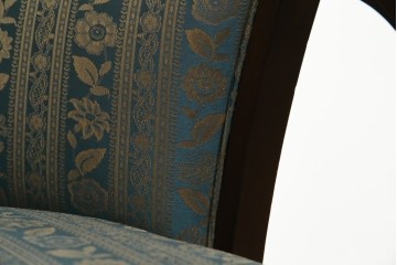 中古　maruni(マルニ木工)　KENT-COURT(ケントコート)　随所に施された上品な意匠が魅力的な1Pソファ2脚セット　定価2脚で約44万円　(R-079932)