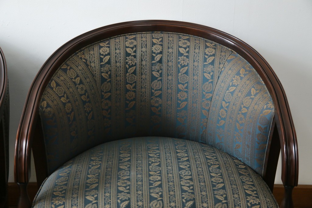 中古　maruni(マルニ木工)　KENT-COURT(ケントコート)　随所に施された上品な意匠が魅力的な1Pソファ2脚セット　定価2脚で約44万円　(R-079932)