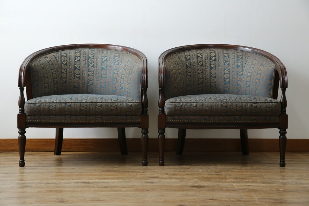 中古　maruni(マルニ木工)　KENT-COURT(ケントコート)　随所に施された上品な意匠が魅力的な1Pソファ2脚セット　定価2脚で約44万円　(R-079932)