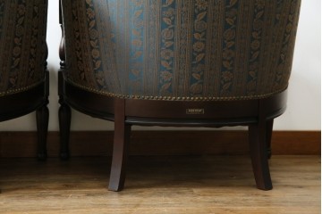 中古　maruni(マルニ木工)　KENT-COURT(ケントコート)　随所に施された上品な意匠が魅力的な1Pソファ2脚セット　定価2脚で約44万円　(R-079932)