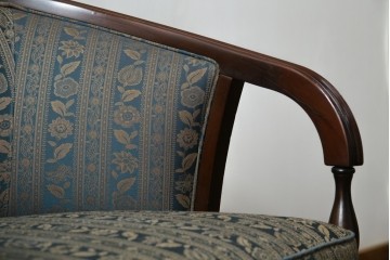 中古　maruni(マルニ木工)　KENT-COURT(ケントコート)　随所に施された上品な意匠が魅力的な1Pソファ2脚セット　定価2脚で約44万円　(R-079932)